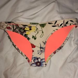 New Triangl bottoms NWOT
